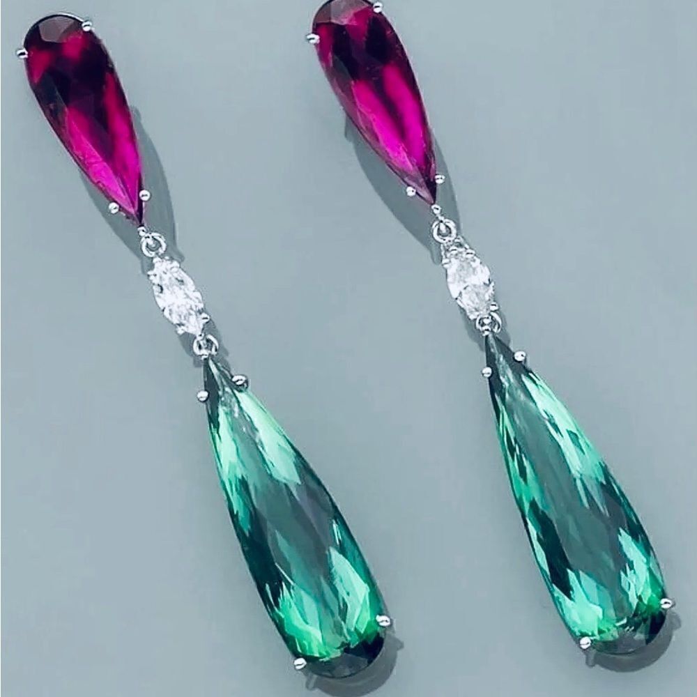 💚 Stunning crystal teardrop earrings 💚